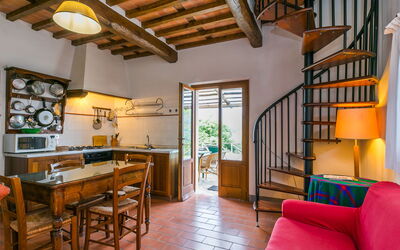 Podere Sondino Apt.i Cinghiali 626.11: Møbel, Ejendom, Bord, Træ, Couch, Arkitektur, Indretning, Stol, Stue, Stueplante