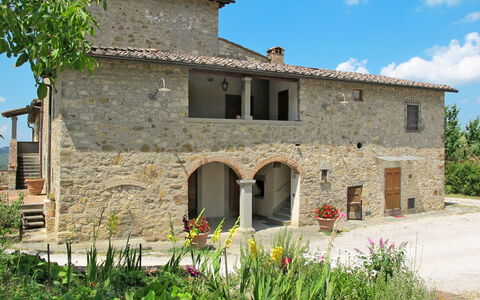 Panzano 604: Himmel, Bygning, Plante, Vindue, Ejendom, Sky, Hus, Blomst, Land Lot, Vegetationen