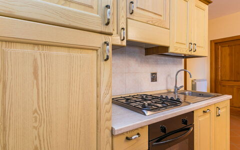 Bucine 610: Cabinetry, Bygning, Countertop, Ejendom, Køkken Apparat, Køkken, Komfur, Skuffe, Træ, Cooktop