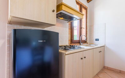 Girasole 626.3: Cabinetry, Ejendom, Bygning, Møbel, Countertop, Køkken Apparat, Køkken, Træ, Hus, Gulvbelægning