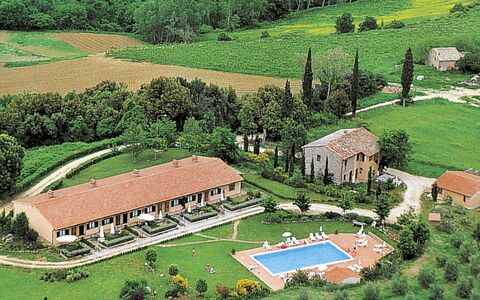 San Gimignano 647: Ejendom, Plante, Grøn, Land Lot, Bygning, Naturlige Landskab, Urban Design, Græs, Træ, Biome