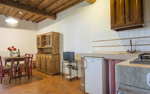 Cecina 609: Ejendom, Værelse, Bygning, Etage, Møbel, Køkken, Countertop, Hus, Indretning, Loft