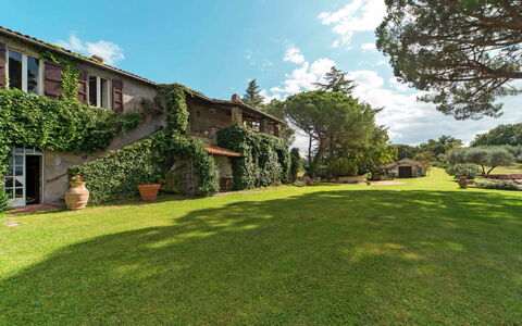Lago di Bolsena 661: Græs, Ejendom, Land Lot, Have, Ejendom, Lawn, Hus, Boligområde, Hjem, Gård