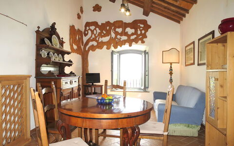 Lago di Bolsena 662: Værelse, Ejendom, Møbel, Bygning, Indretning, Hus, Loft, Bord, Spisestue, Ejendom
