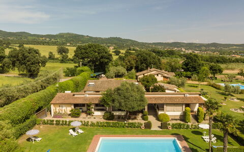 Lago di Bolsena 663: Svømmepøl, Estate, Have, Hacienda, Stuehus, Villa, Lawn, Udvej, Plantation, Eco Hotel