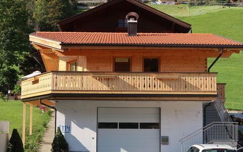Wildschönau 688: Hus, Tag, Ejendom, Bygning, Hjem, Ejendom, Arkitektur, Bil, Køretøj, Facade