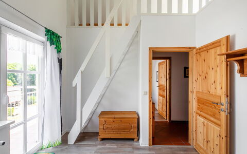 Losentitz: Ejendom, Cabinetry, Træ, Indretning, Belysning, Vindue, Gulvbelægning, Etage, Bygning