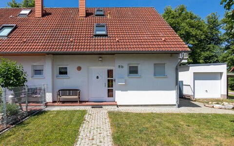 Losentitz: Plante, Himmel, Bygning, Ejendom, Vindue, Dør, Hus, Træ, Land Lot, Græs