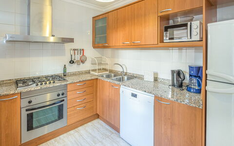 Ca'N Bossa: Cabinetry, Countertop, Køkken Apparat, Køkken, Komfur, Håndvask, Husholdningsapparat, Køkkenvask, Træ, Belysning