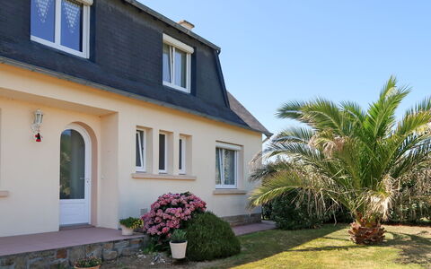 Ty Ménez: Plante, Bygning, Himmel, Ejendom, Vindue, Blomst, Hus, Land Lot, Arkitektur, Træ