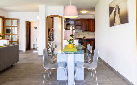 Stresa 613: Værelse, Ejendom, Møbel, Spisestue, Indretning, Bygning, Hus, Loft, Etage, Bord