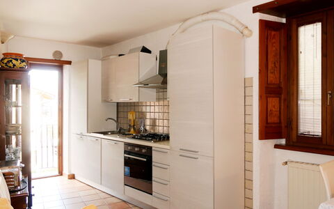 Ludovica: Værelse, Møbel, Ejendom, Indretning, Bygning, Loft, Hus, Etage, Cabinetry, Ejendom