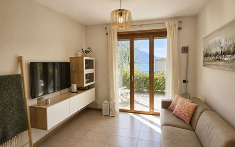 San Vincenzo: Møbel, Indretning, Gulvbelægning, Væg, Træ, Etage, Loft, Værelse, Television, Stue
