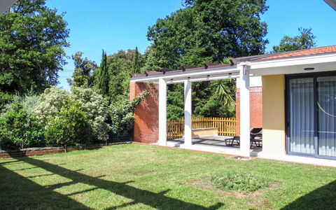 Vittoria: Ejendom, Hus, Hjem, Ejendom, Bygning, Gård, Backyard, Græs, Arkitektur, Lawn