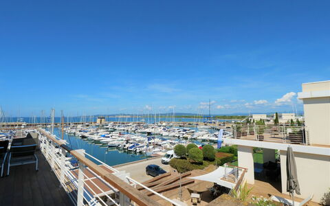 La Marina: Himmel, Bygning, Vand, Sky, Vandfartøjer, Plante, Urban Design, Båd, Dok, City