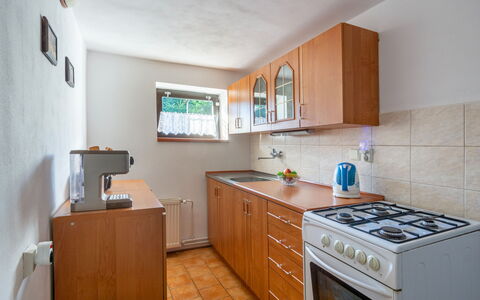 Horní Prysk: Cabinetry, Countertop, Ejendom, Køkkenvask, Håndvask, Komfur, Køkken Apparat, Husholdningsapparat, Køkken, Skuffe