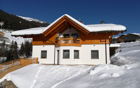 Sarentino 602: Himmel, Sne, Bygning, Vindue, Hældning, Træ, Bjerg, Hus, Sommerhus, Fryser