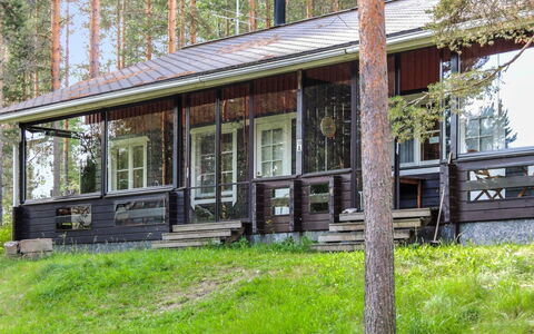 Luppo-Koli: Altan, Lejlighed, Skygge, Glas, Ejerlejlighed, Gelænder, Veranda, Dagslys, Dæk, Udendørs Møbler