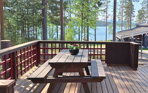 Hiisiranta E4: Træ, Sommerhus, Bjælkehytte, Skov, Skur, Garden Bygninger, Lærk, Woodland, Bejdse