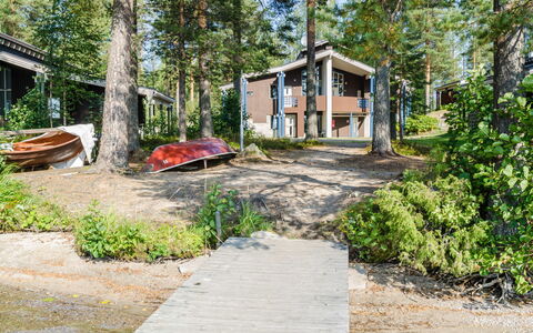 Hiisiranta E4: Træ, Sommerhus, Bjælkehytte, Skov, Skur, Garden Bygninger, Lærk, Woodland, Bejdse