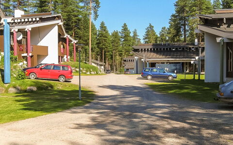 Hiisiranta E4: Træ, Sommerhus, Bjælkehytte, Skov, Skur, Garden Bygninger, Lærk, Woodland, Bejdse