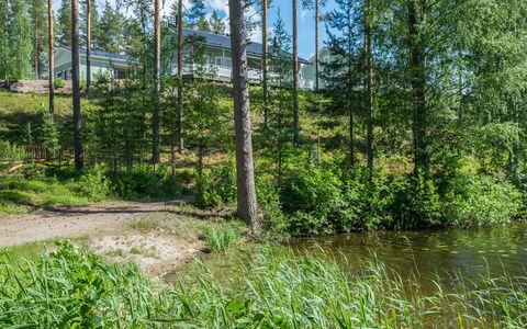 Saunaharju 3: Møbel, Stol, Udendørs Møbler, Bord, Træ, Udendørs Bord, Køkken & Spisebord, Skygge, Have, Paraply