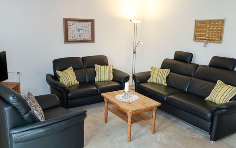 Katamaran i: Bord, Couch, Møbel, Ejendom, Komfort, Billedramme, Bygning, Stue, Studio Couch, Træ