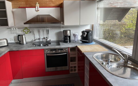 Christine: Countertop, Køkkenvask, Cabinetry, Ejendom, Håndvask, Tap, Køkken, Sanitærarmatur, Komfur, Køkken Apparat