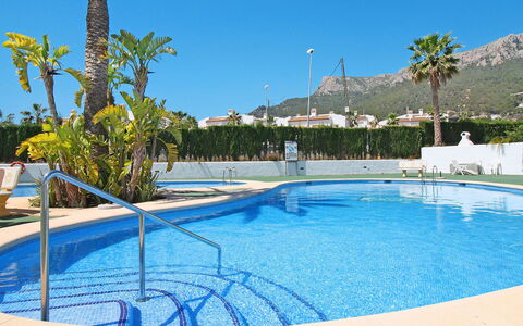 Calpe Calp 1075: Vand, Himmel, Ejendom, Plante, Svømmepøl, Blå, Azure, Skygge, Udendørs Møbler, Træ
