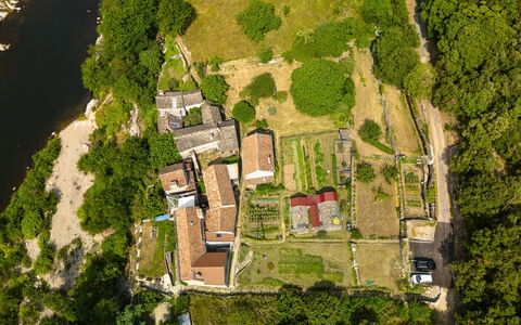 Chassezac: Ejendom, Naturlige Landskab, Plante, Træ, Land Lot, Urban Design, Bygning, Hus, Græs, Kvarter