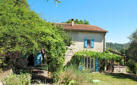 Mas de L'Adrech: Plante, Himmel, Vindue, Bygning, Plantesamfund, Naturlige Landskab, Land Lot, Hus, Træ, Sommerhus