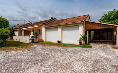 Moriani-Plage 649: Sky, Himmel, Plante, Bygning, Ejendom, Vindue, Træ, Hus, Træ, Land Lot