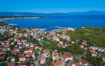 Krk Malinska 649: Vand, Himmel, Bygning, Ejendom, Azure, Vegetationen, Coastal Og Oceaniske Landskabsformer, Sø, Landskab, Urban Design