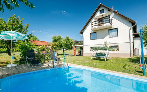 Antal: Fritid, Fritid, Sommerhus, Gård, Lawn, Villa, Backyard, Svømmepøl, Ferie, Udvej