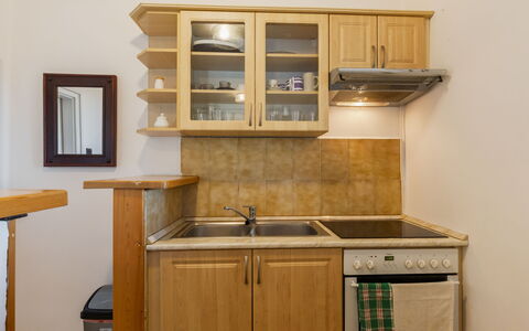 Csonka: Møbel, Cabinetry, Countertop, Køkken, Træ, Køkken Apparat, Indretning, Gulvbelægning, Skab, Større Bandage