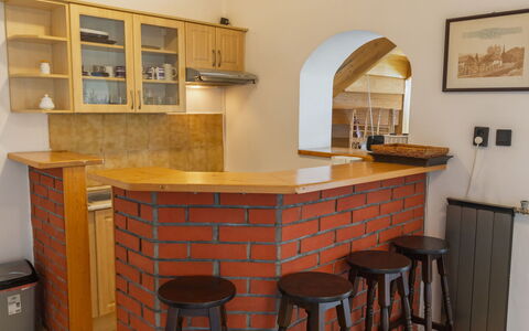 Csonka: Møbel, Træ, Indretning, Gulvbelægning, Barstol, Countertop, Bejdse, Cabinetry, Stol, Køkken