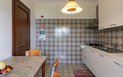 Gaggetto: Køkkenvask, Cabinetry, Håndvask, Countertop, Træ, Tap, Bord, Sanitærarmatur, Indretning, Køkken