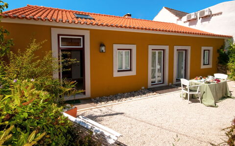 Nazaré 611: Ejendom, Hus, Bygning, Hjem, Ejendom, Sommerhus, Facade, Tag, Villa, Estate