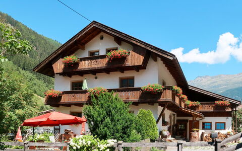 Feichten im Kaunertal 651: Plante, Himmel, Bygning, Sky, Bjerg, Træ, Hus, Land Lot, Vindue, Naturlige Landskab