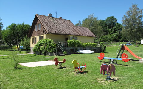 Lužnice: Land Lot, Ejendom, Græs, Sommerhus, Offentlige Rum, Lawn, Hus, Fritid, Græs-, Gård