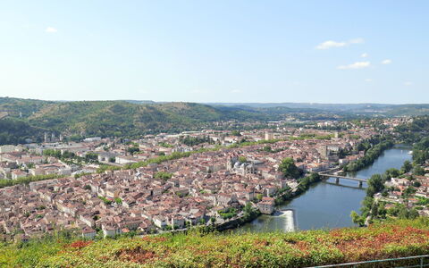Le Causse du Cluzel: Himmel, Vand, Plante, Ejendom, Sky, Natur, Naturlige Landskab, Vegetationen, Urban Design, Træ