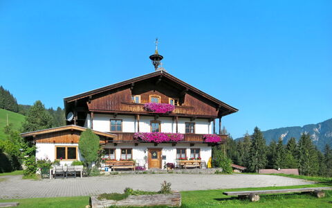 Schwalbenhof: Himmel, Plante, Ejendom, Bygning, Bjerg, Træ, Naturlige Landskab, Hus, Fritid, Landdistrikt