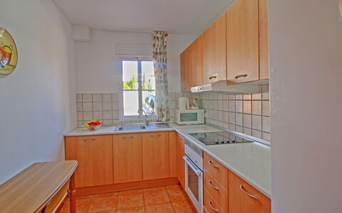 Palmira: Cabinetry, Ejendom, Møbel, Countertop, Håndvask, Tap, Køkkenvask, Træ, Køkken, Skuffe