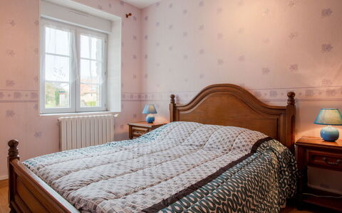 Les Mésanges: Møbel, Ejendom, Bygning, Vindue, Komfort, Azure, Træ, Bed Frame, Textile, Indretning