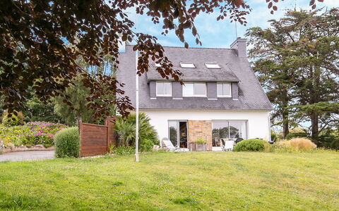 Ker Svea: Plante, Bygning, Vindue, Træ, Naturlige Landskab, Himmel, Hus, Sommerhus, Græs, Boligområde