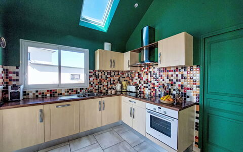 Cassiopée: Køkken, Gulvbelægning, Indretning, Større Bandage, Køkken Apparat, Countertop, Etage, Loft, Cabinetry, Værelse