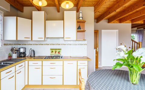 Stereden Vor: Cabinetry, Countertop, Ejendom, Møbel, Plante, Bygning, Håndvask, Skuffe, Træ, Indretning