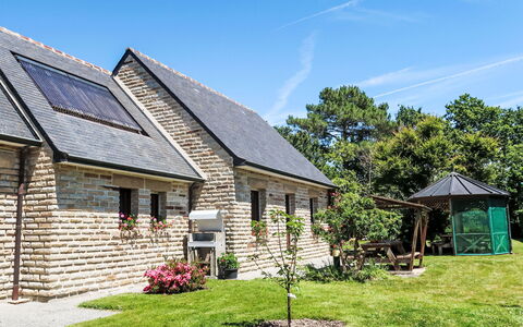 Mestrezec: Plante, Himmel, Sky, Bygning, Vindue, Land Lot, Naturlige Landskab, Hus, Træ, Landskab