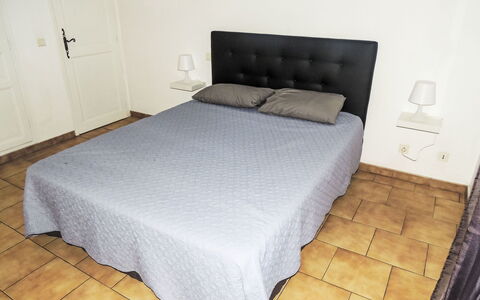Kasara: Seng, Soveværelse, Sengetøj, Møbel, Sengetøj, Etage, Sengetøj, Gulvbelægning, Textile, Bed Frame