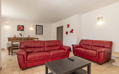 Kasara: Couch, Bord, Møbel, Billedramme, Træ, Komfort, Belysning, Bygning, Indretning, Stue